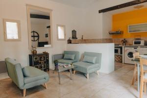 Appartements Mas du Versadou, dans un espace naturel protege, piscine couverte chauffee toute l'annee, Spa et salle de jeux : photos des chambres