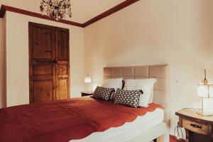 Appartements Mas du Versadou, dans un espace naturel protege, piscine couverte chauffee toute l'annee, Spa et salle de jeux : photos des chambres