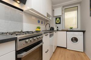 Cozy Two-Bedroom Apartment Mokotow by Noclegi Renters