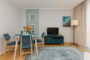 Cozy Two-Bedroom Apartment Mokotow by Noclegi Renters