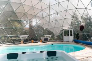 Appartements Mas du Versadou, dans un espace naturel protege, piscine Chauffee, Spa et salle de jeux : photos des chambres