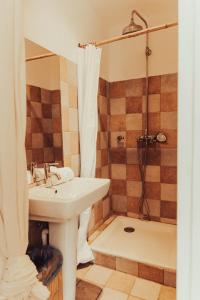 Appartements Mas du Versadou, dans un espace naturel protege, piscine couverte chauffee toute l'annee, Spa et salle de jeux : photos des chambres