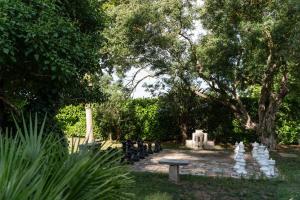 Appartements Mas du Versadou, dans un espace naturel protege, piscine couverte chauffee toute l'annee, Spa et salle de jeux : photos des chambres