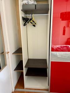 Chambres privées avec piscine partagées et cuisine partagée à 20 minutes de Paris et 40 minutes de disneyland