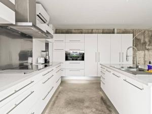 Design villa sea views and lap pool