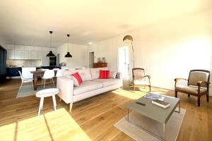 Villa neuve bardée en bois avec piscine chauffée