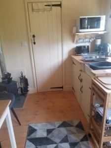 Rhydydefaid Cwt Clyd - Cosy Hut