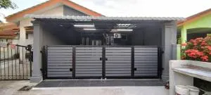 Black Homestay Teluk Kemang Port Dickson - Kampong Tanah Merah