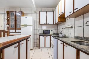 Varanda vista mar - 80m da praia - até 10 pessoas