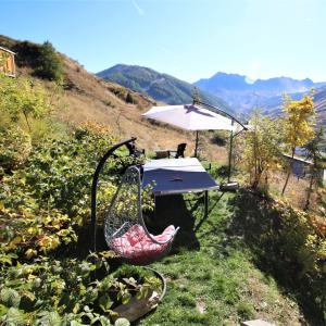 Chalets Charming Chalet w/ Mountain & Slope Views, Jacuzzi : photos des chambres