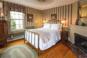 Queen Room room in Snug Cottage