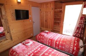 Chalets Charming Chalet w/ Mountain & Slope Views, Jacuzzi : photos des chambres