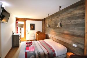 Chalets Charming Chalet w/ Mountain & Slope Views, Jacuzzi : photos des chambres