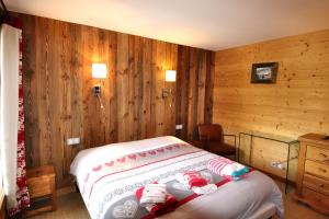 Chalets Charming Chalet w/ Mountain & Slope Views, Jacuzzi : photos des chambres