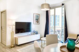 #44 1 BDR Flat Cap AC balcony 5mins walk to beach