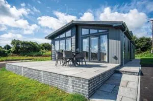 Swanlake Lodge - 3 Bedroom Holiday Home - Penally - Penally