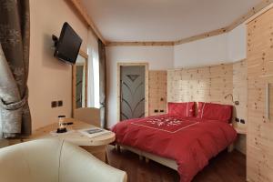 Deluxe Triple Room room in Alpenhotel Panorama