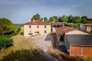 Maisons de vacances A Lantin : Maison de Vacances 4 Chambres