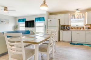 Fenced and Private Backyard Navarre Retreat