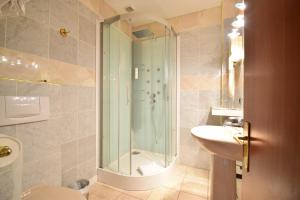 Hotels Hotel-Restaurant Le Lac : photos des chambres