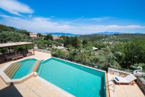 Kyknos by Vintage Travel