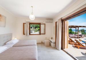 Kyknos by Vintage Travel