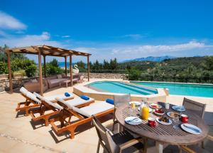 Kyknos by Vintage Travel