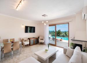 Kyknos by Vintage Travel