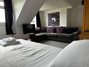 Headlands - Room Only Accommodation