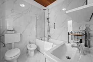 White Imperial Apartment