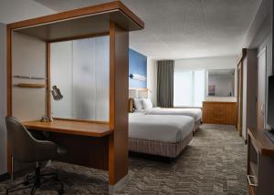 Queen Studio room in SpringHill Suites by Marriott Pittsburgh Mt. Lebanon