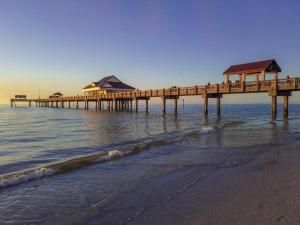 Newly Renovated Couple’s Retreat 2Bd1B with King Bed