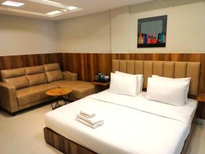 Hotel Avenue Suites Near International Airport Bangalore