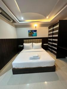 Hotel Avenue Suites Near International Airport Bangalore