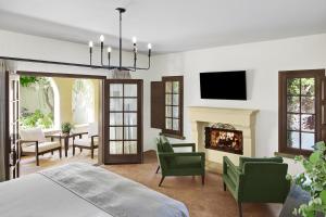 Kenwood King room in Kenwood Inn & Spa