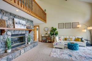 Lakefront Syracuse Home with Deck and Private Dock!