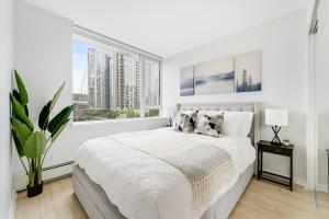 Heart of Downtown 1 bd Entire Condo - Pool, Gym, Parking, Office, AC