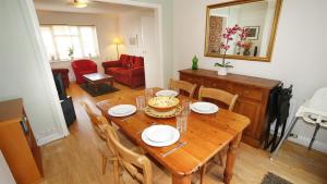 Overland Road, Mumbles