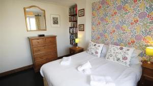 Overland Road, Mumbles