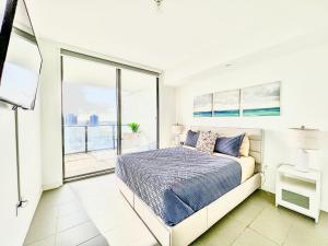 Lunabase Tropical Refuge