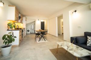 Stylish 2BR Apartment in Ölüdeniz by the Forest with Pool