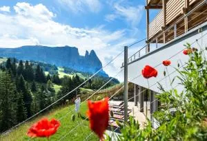 Hotel Chalet Dolomites - Seiser Alm