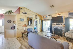 Lovely Bullhead City Retreat w Patio & Grill!