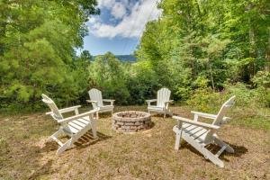 Secluded Mountain Retreat 30 Mi to Asheville!