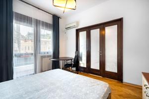 Sleek Comfort - Location and Blend of Style