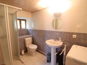 Maisons de vacances Gite Lorcieres, 3 pieces, 4 personnes - FR-1-742-12 : photos des chambres