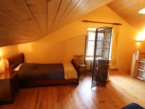 Maisons de vacances Gite Lorcieres, 3 pieces, 4 personnes - FR-1-742-12 : photos des chambres