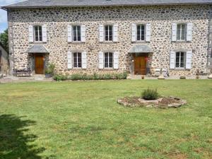 Maisons de vacances Gite Jussac, 3 pieces, 4 personnes - FR-1-742-52 : photos des chambres