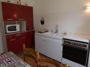 Maisons de vacances Gite Saint-Cernin, 3 pieces, 4 personnes - FR-1-742-23 : photos des chambres