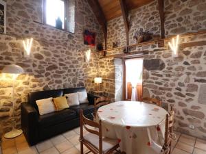 Maisons de vacances Gite Leucamp, 3 pieces, 4 personnes - FR-1-742-13 : photos des chambres